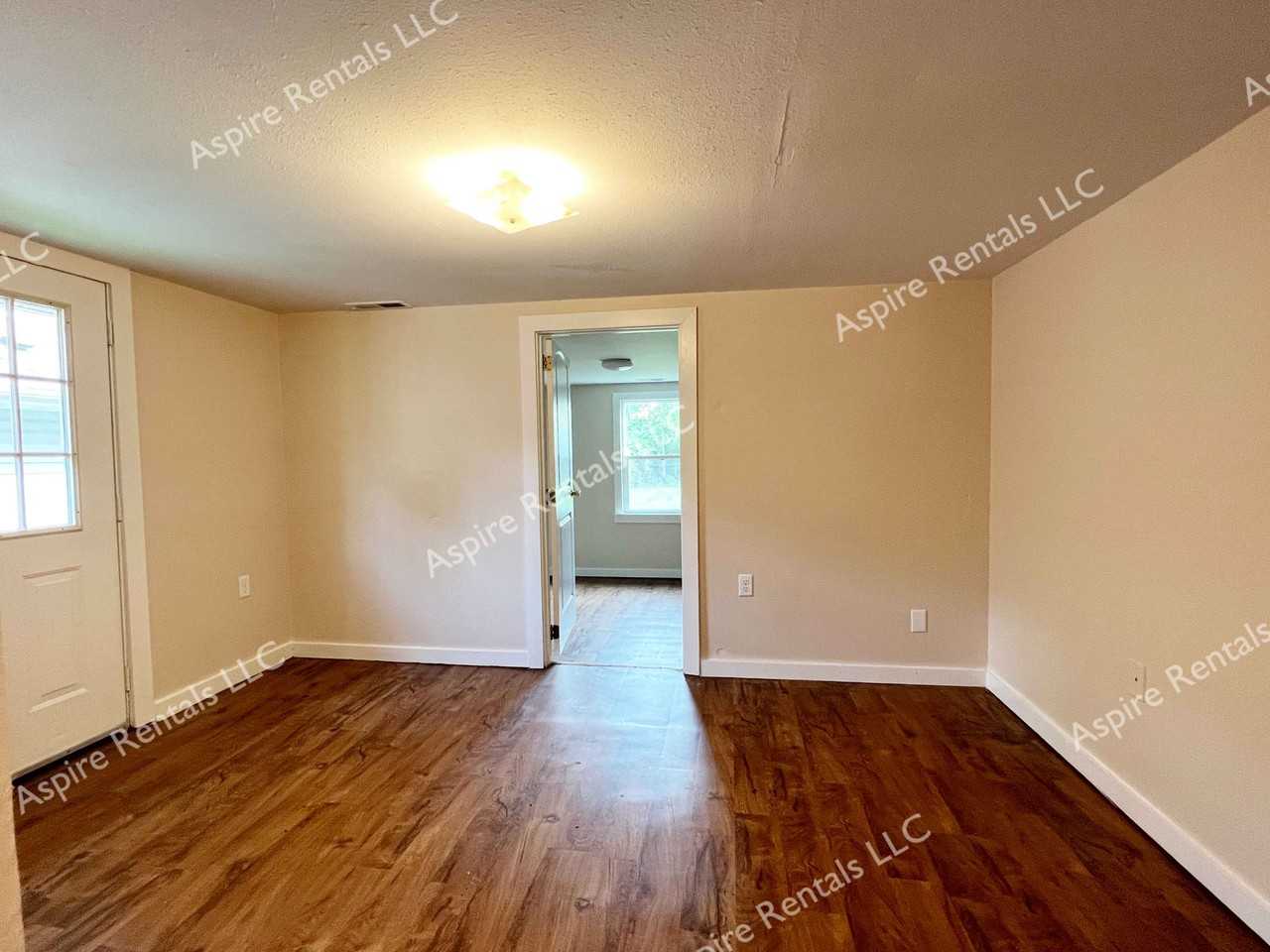 106 Oak St - Photo 5 of 10