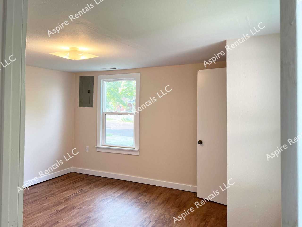 106 Oak St - Photo 6 of 10