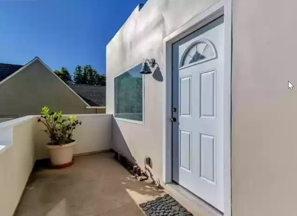 7556 Outlook Ave - Photo 2 of 15