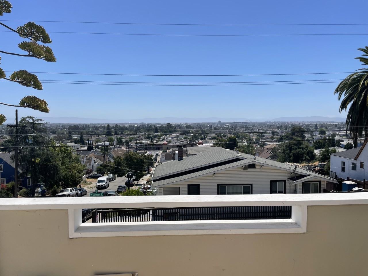 7556 Outlook Ave - Photo 3 of 15