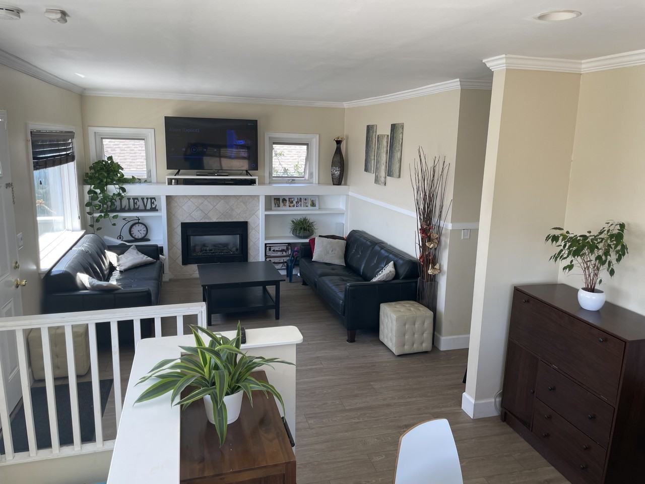 7556 Outlook Ave - Photo 4 of 15