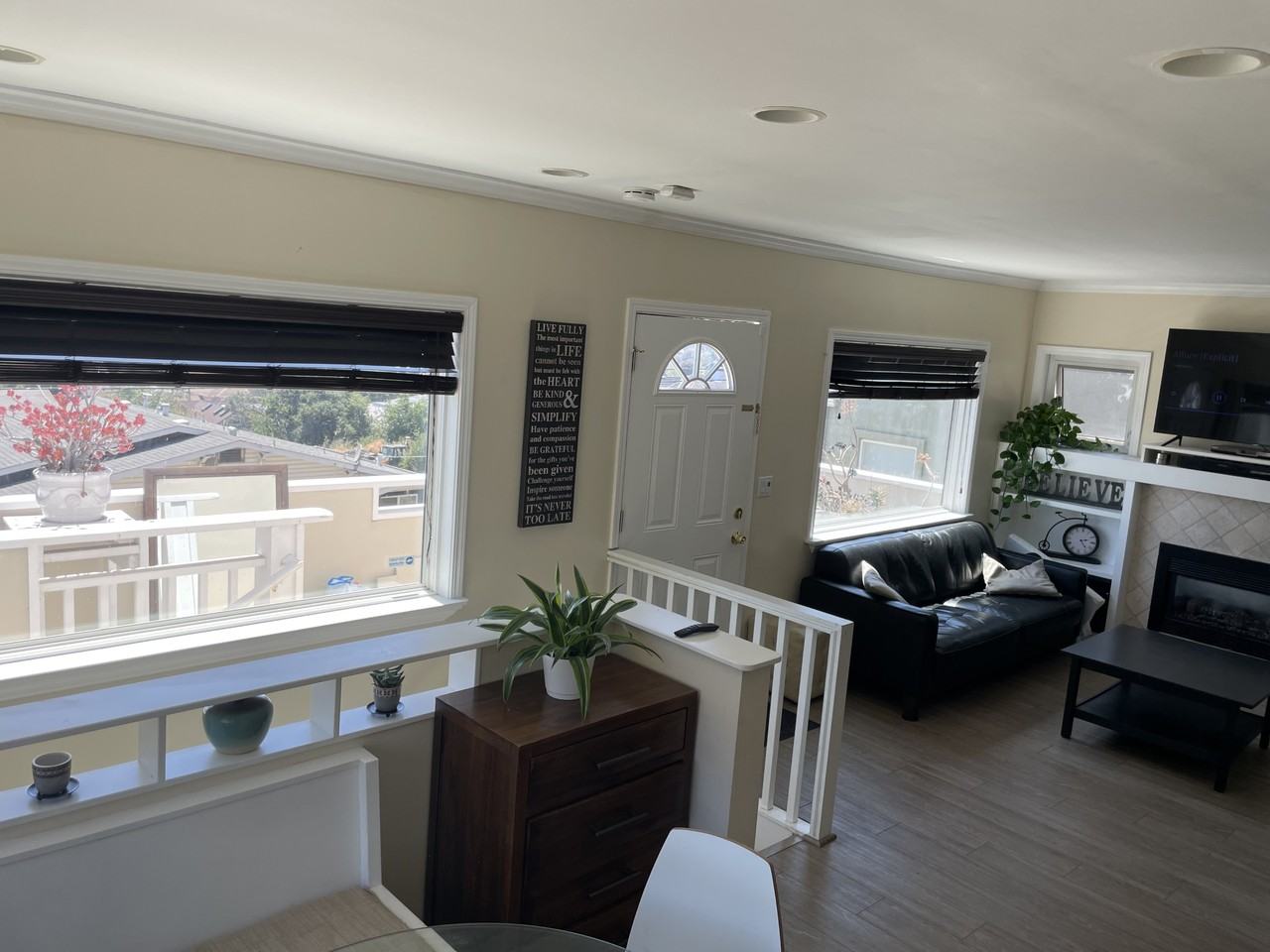 7556 Outlook Ave - Photo 5 of 15