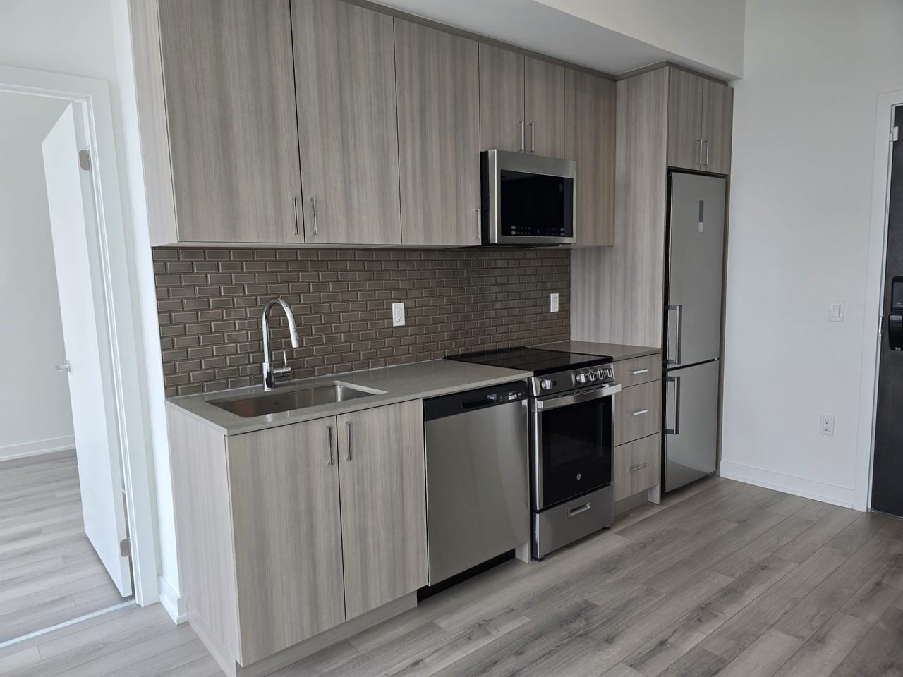 1005 Dundas Street East - Photo 5 of 26