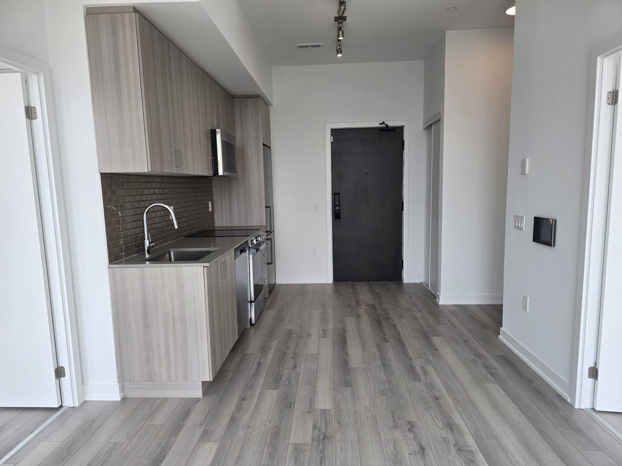 1005 Dundas Street East - Photo 6 of 26