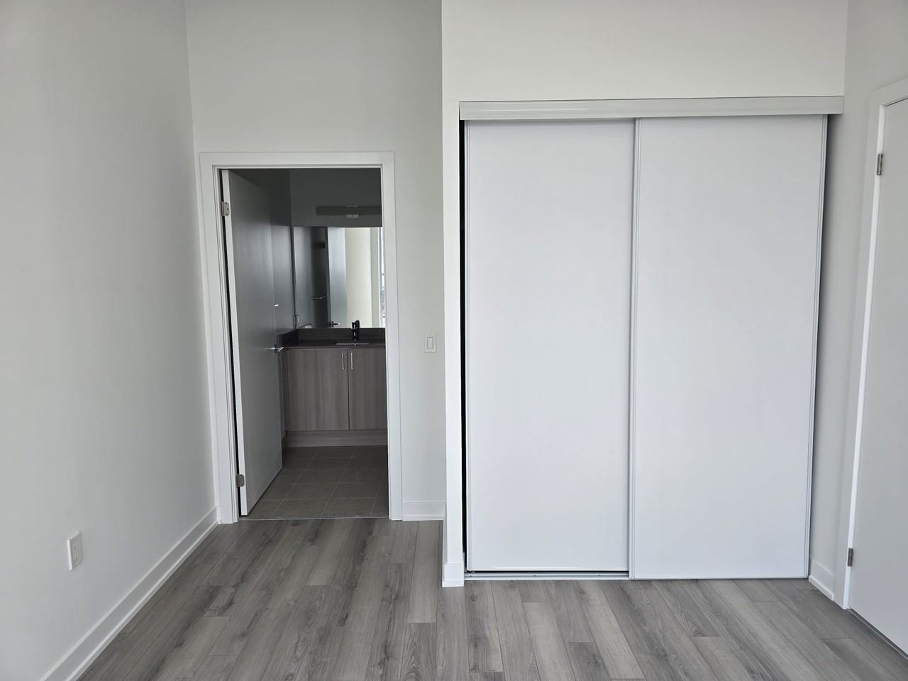 1005 Dundas Street East - Photo 7 of 26