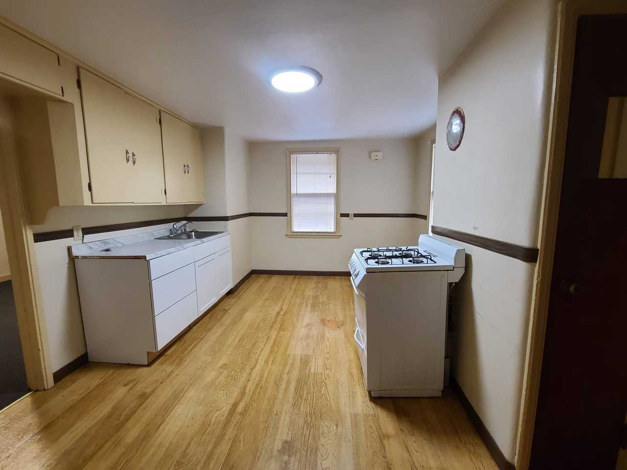 472-474 South Main Street - Photo 6 of 10