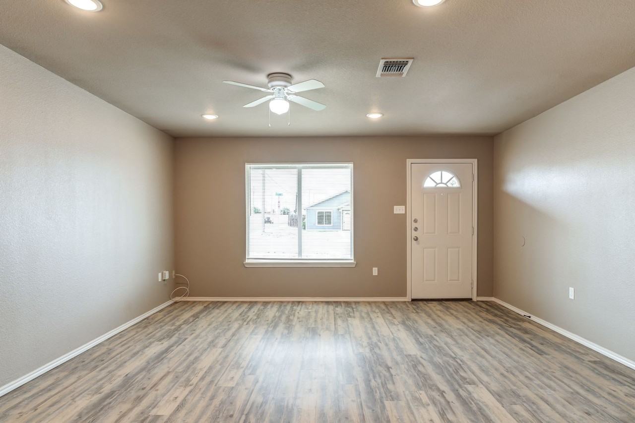 2223 E Main St - Photo 2 of 24