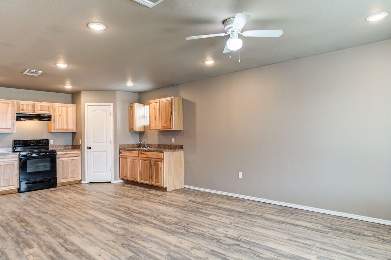 2223 E Main St - Photo 6 of 24