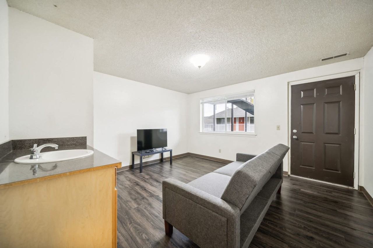 1555 Ne Merman Dr #1261718P - Photo 4 of 39