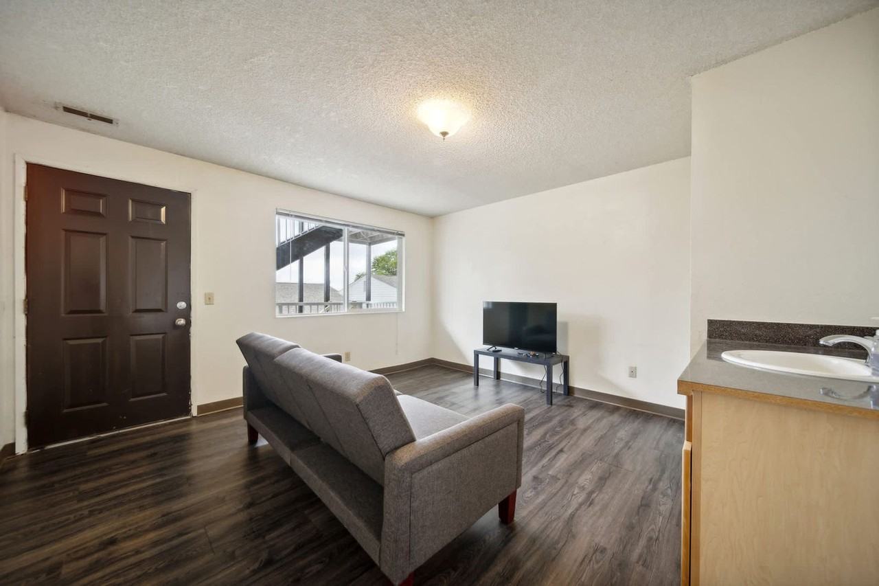 1555 Ne Merman Dr #1261718P - Photo 6 of 39