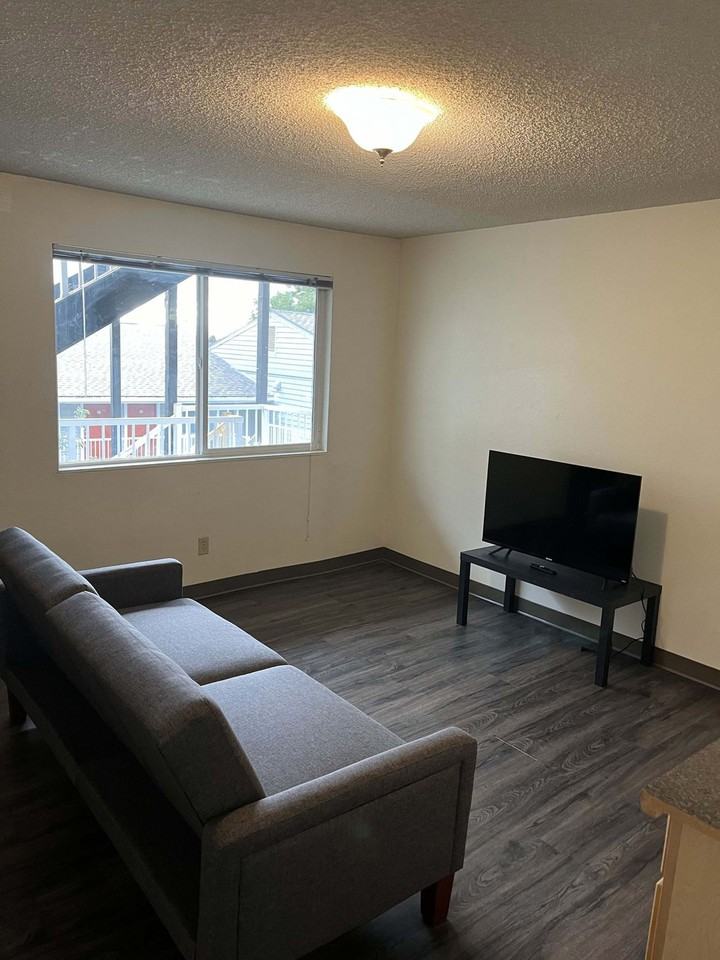 1555 Ne Merman Dr #1261718P - Photo 7 of 39