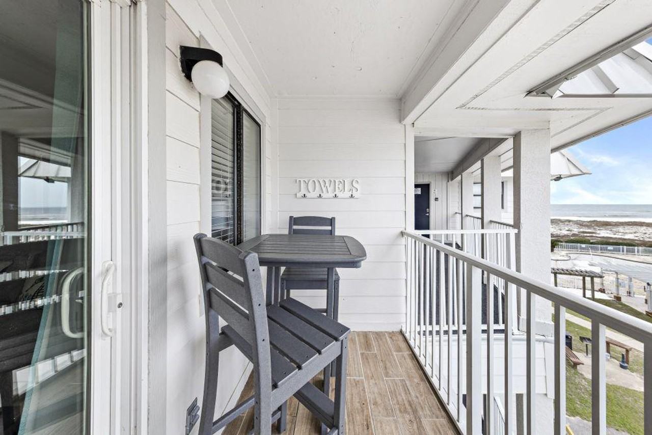 405 Plantation Rd #1268095P - Photo 2 of 28