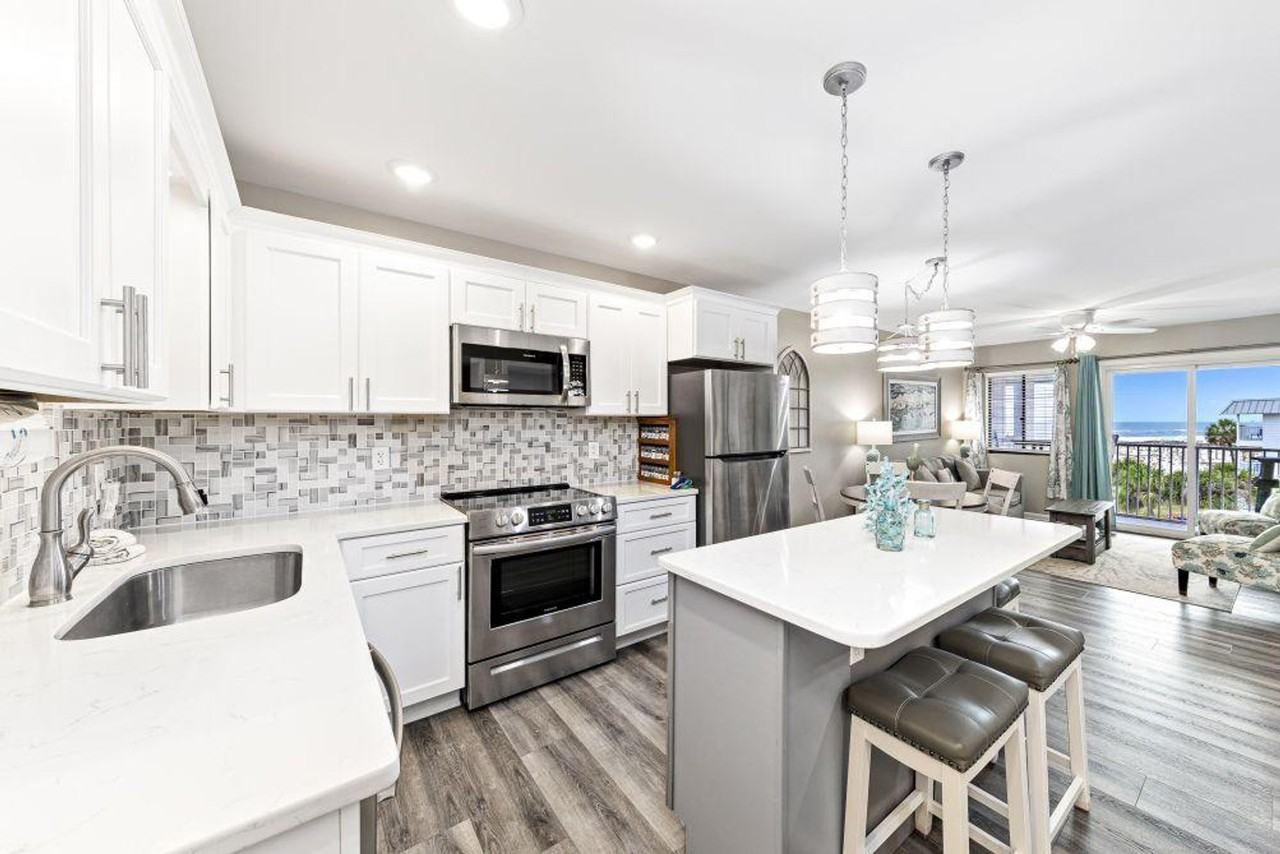 405 Plantation Rd #1268095P - Photo 3 of 28