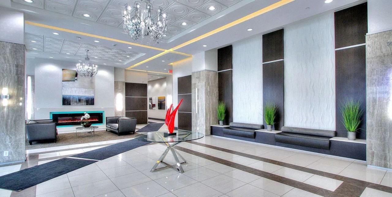 7171 Yonge St - Photo 2 of 13