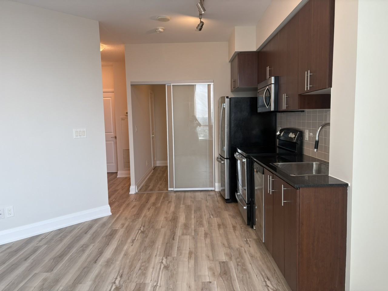 7171 Yonge St - Photo 5 of 13
