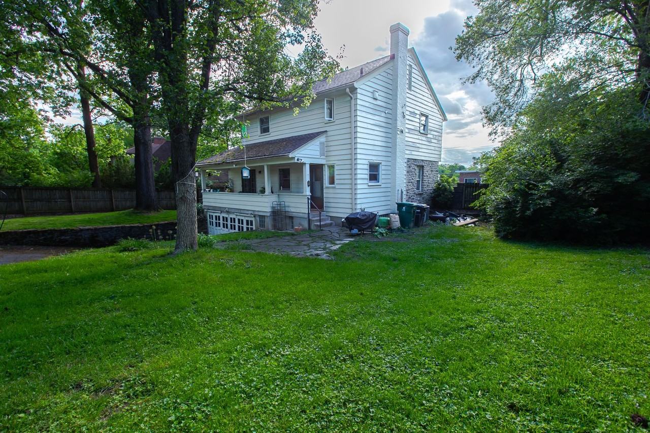 2221 W North Bend Rd - Photo 3 of 34