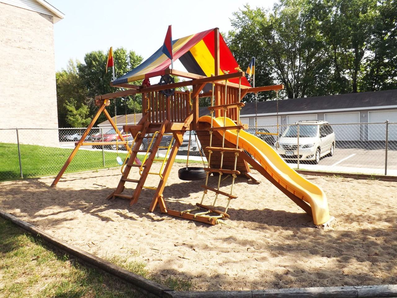 520 15th Ave SE - Photo 2 of 16