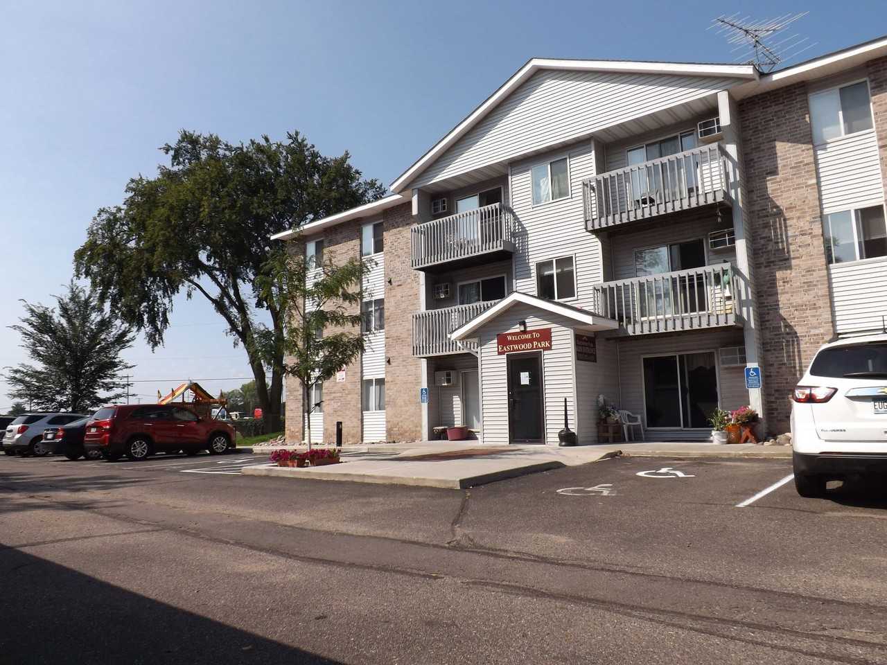 520 15th Ave SE - Photo 3 of 16