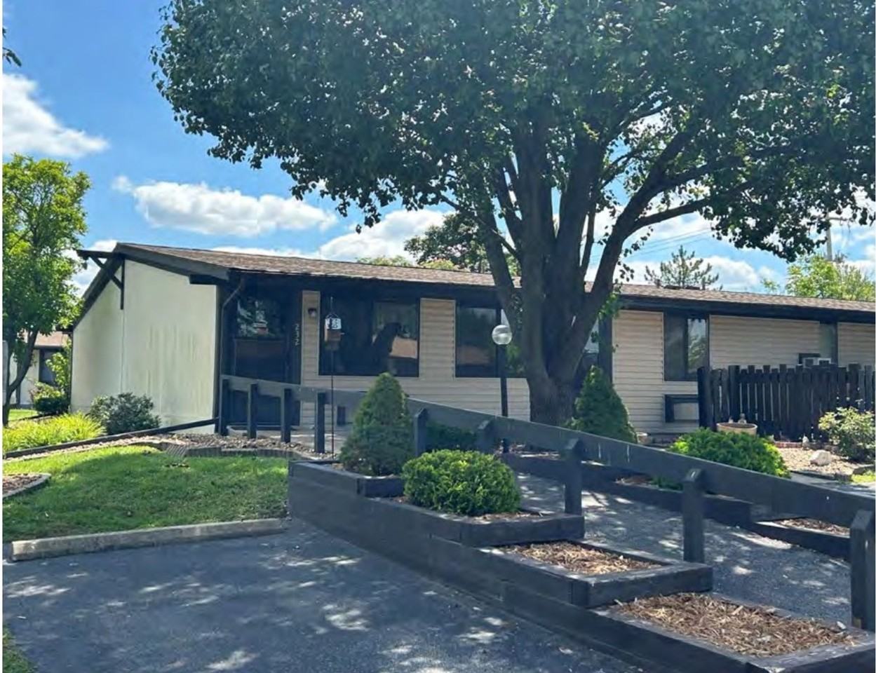 Amber Court Apartments - Photo 2 of 6