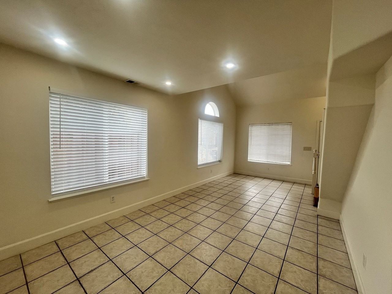 1136 Phelan Way - Photo 4 of 24