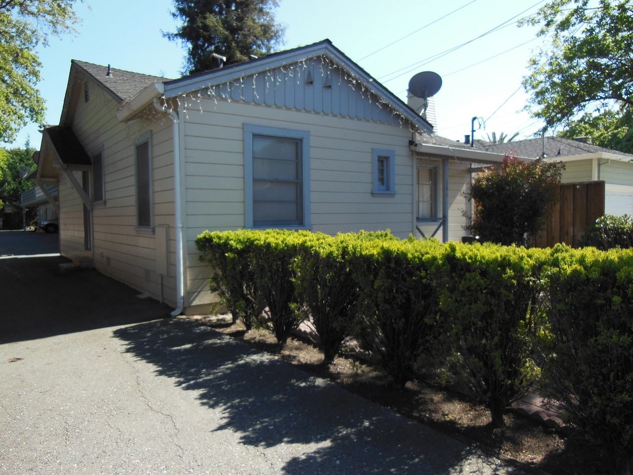 161 Oak Avenue - Photo 2 of 20