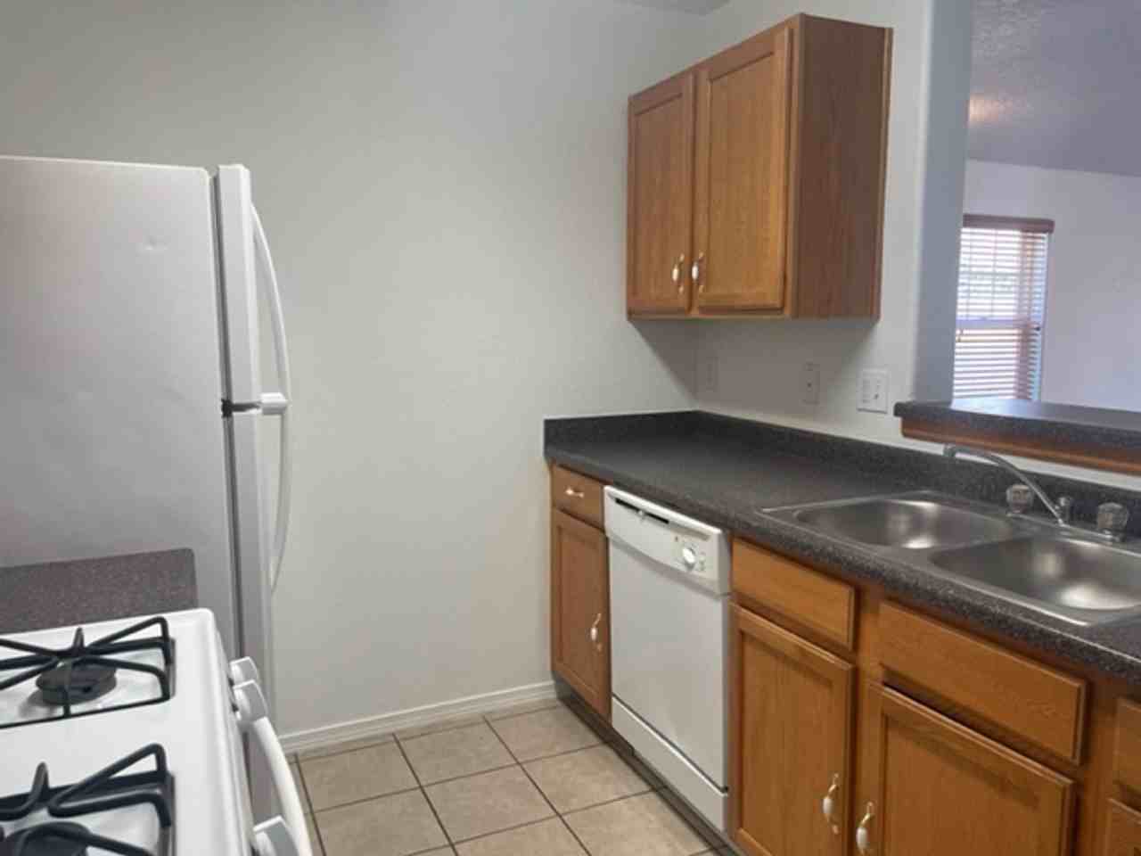 801 Hickory Rdg - Photo 3 of 23