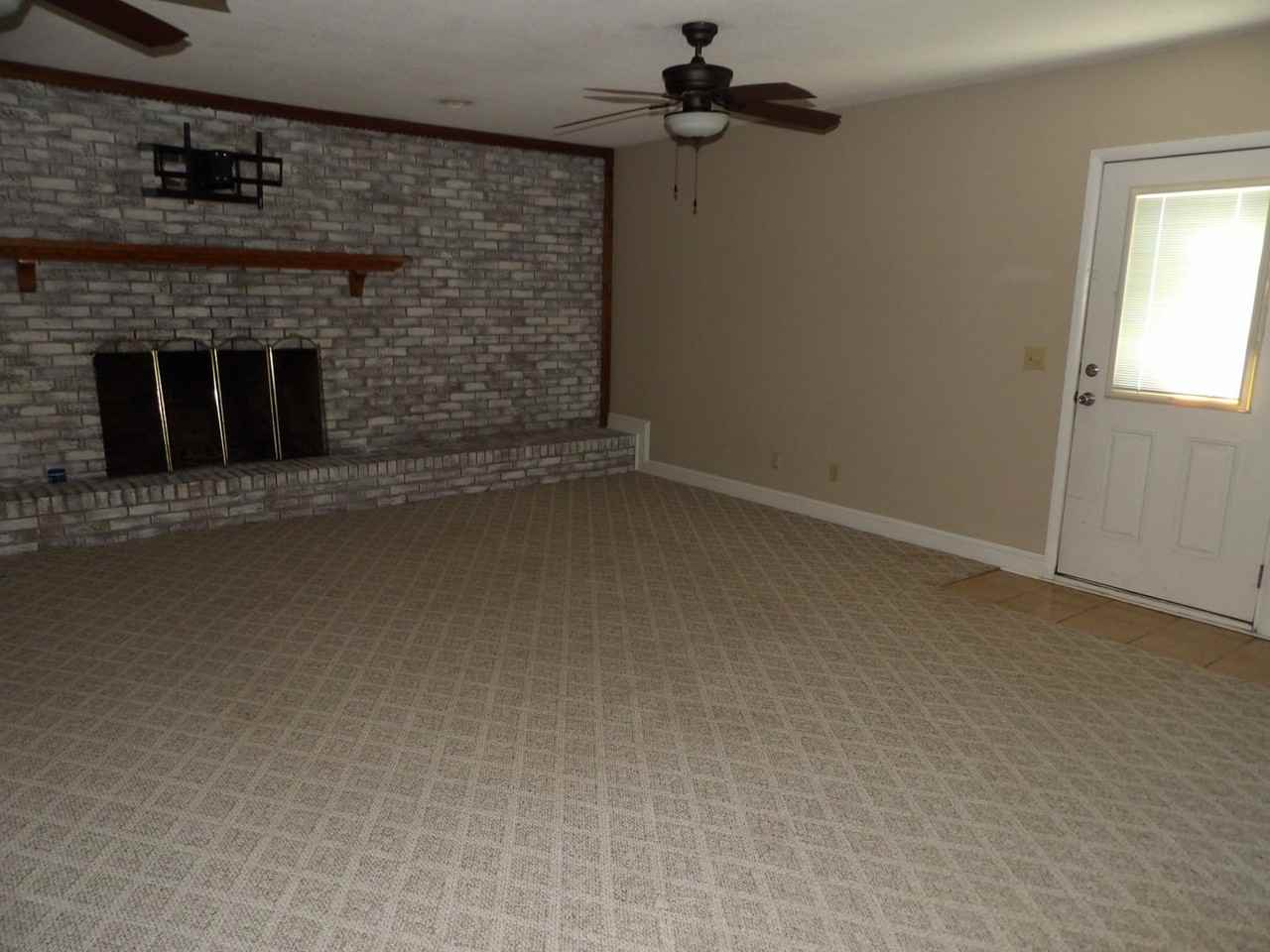 108 Omega Cir - Photo 3 of 10