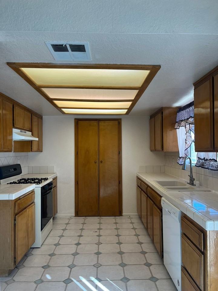 16413 Solvang Ave - Photo 7 of 19