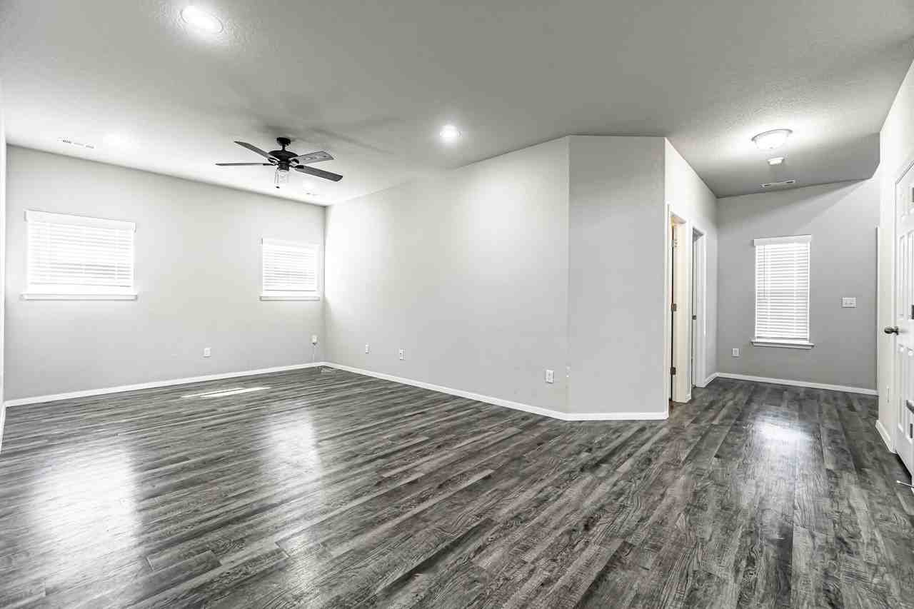 6605 Sw Warrington Rd - Photo 2 of 20