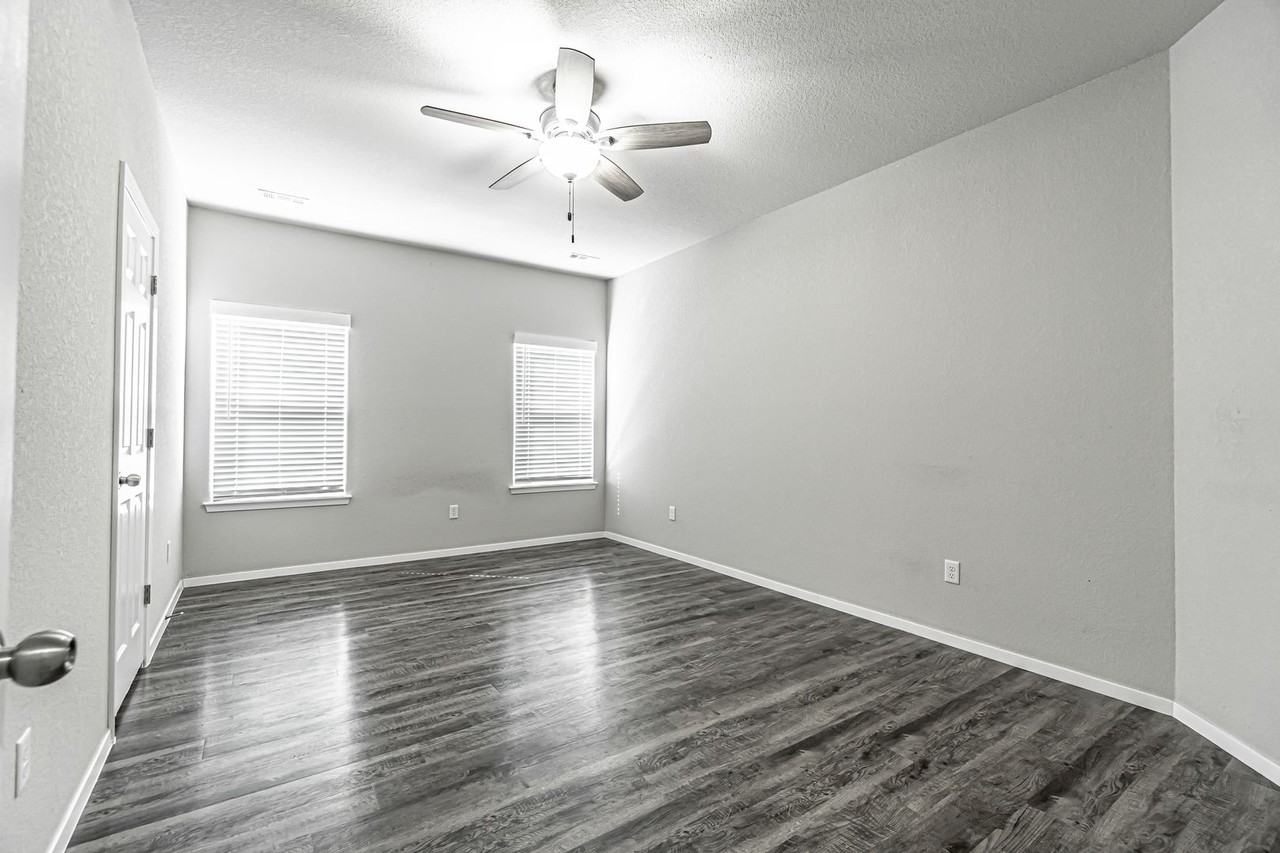6605 Sw Warrington Rd - Photo 3 of 20