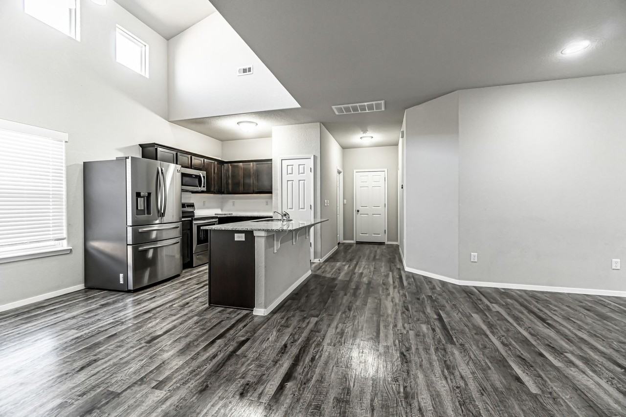 6605 Sw Warrington Rd - Photo 6 of 20