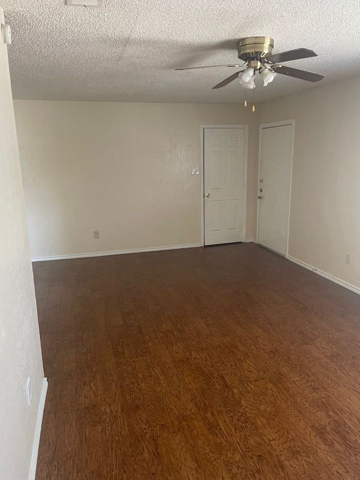 809 Se 4th St #109 - Photo 4 of 13