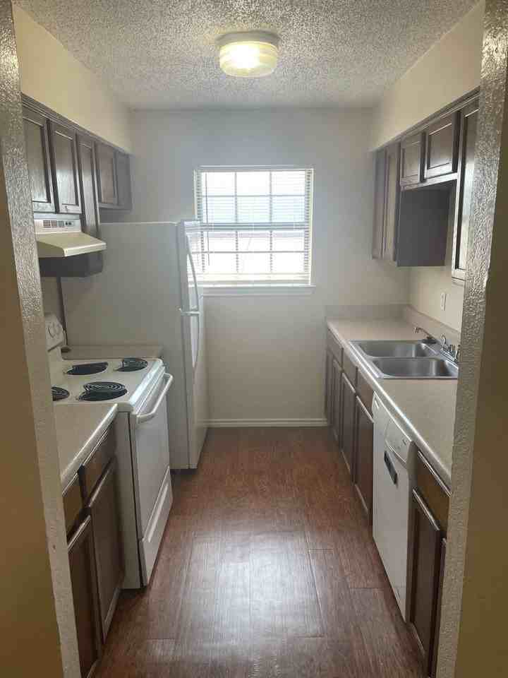 809 Se 4th St #109 - Photo 6 of 13