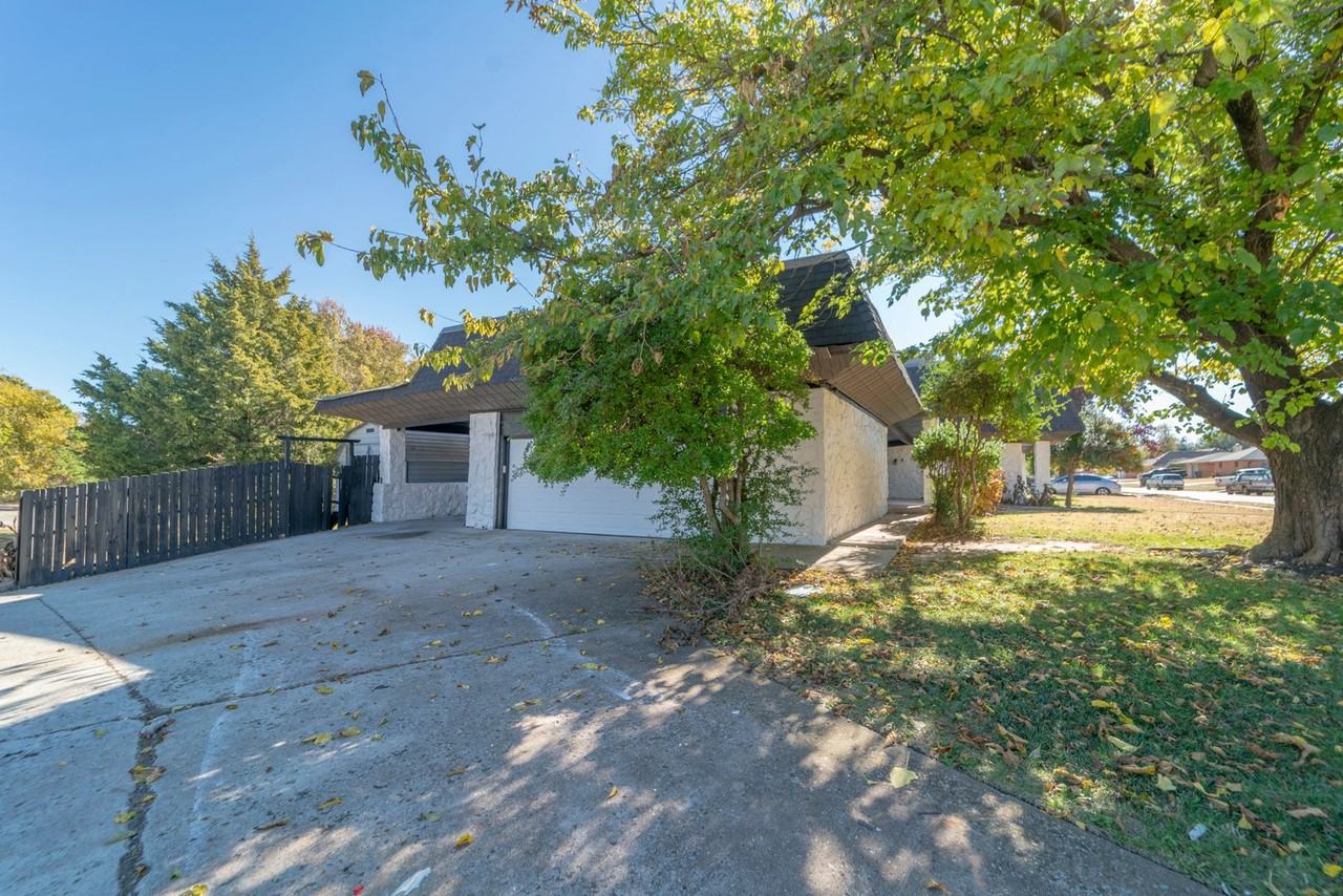 3120 Shadybrook Dr - Photo 3 of 45