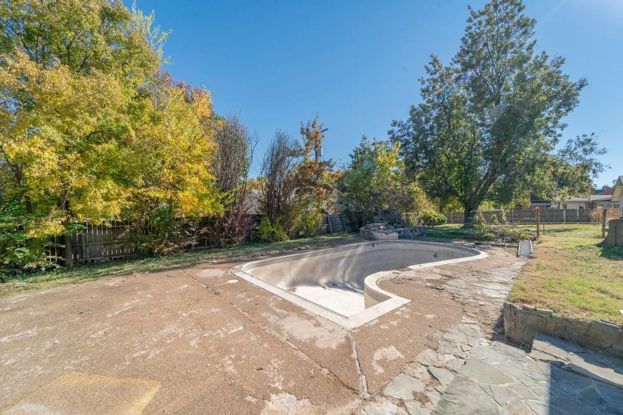 3120 Shadybrook Dr - Photo 7 of 45