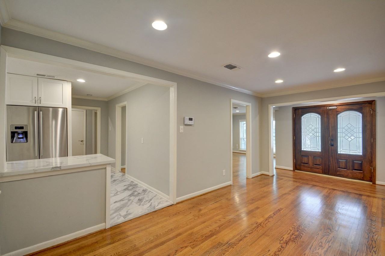 5604 Whitehaven St - Photo 6 of 20