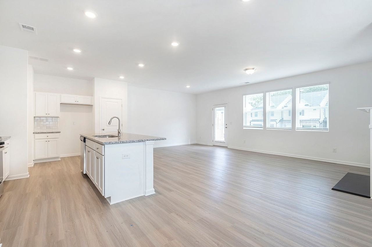 5740 Thornton Dr - Photo 4 of 30