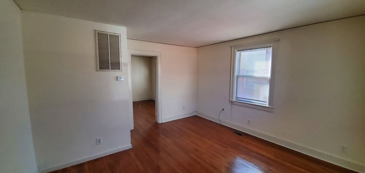 2515 Spring Garden St - Photo 3 of 12