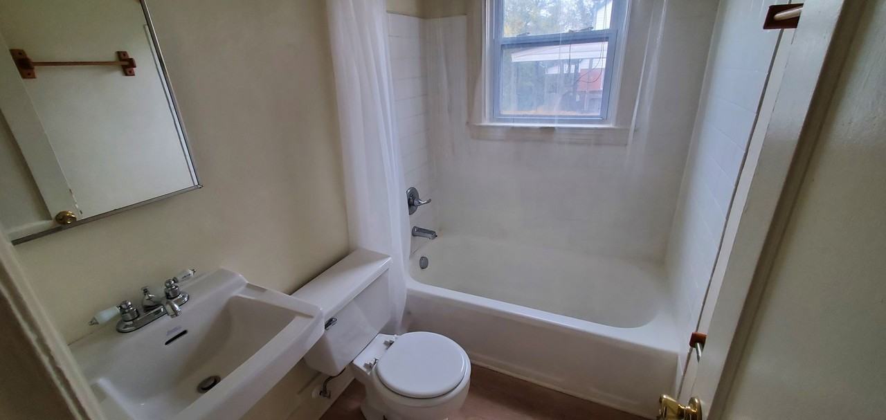 2515 Spring Garden St - Photo 5 of 12