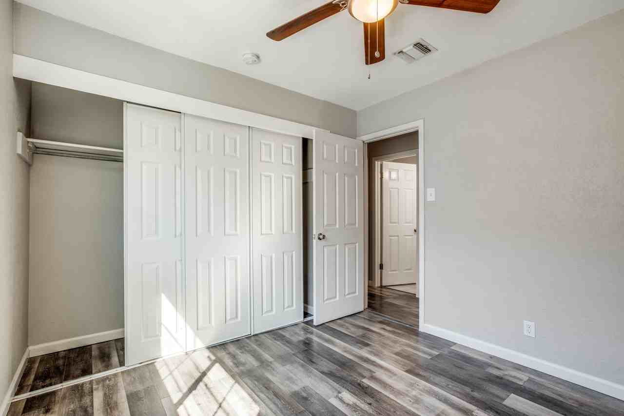2610 Lakebriar St - Photo 7 of 13