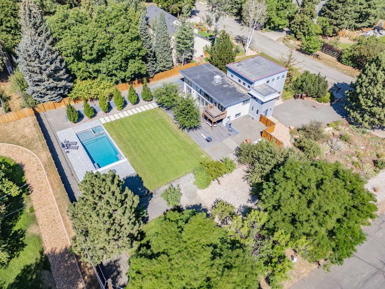 1990 Poplar Ave - Photo 2 of 43