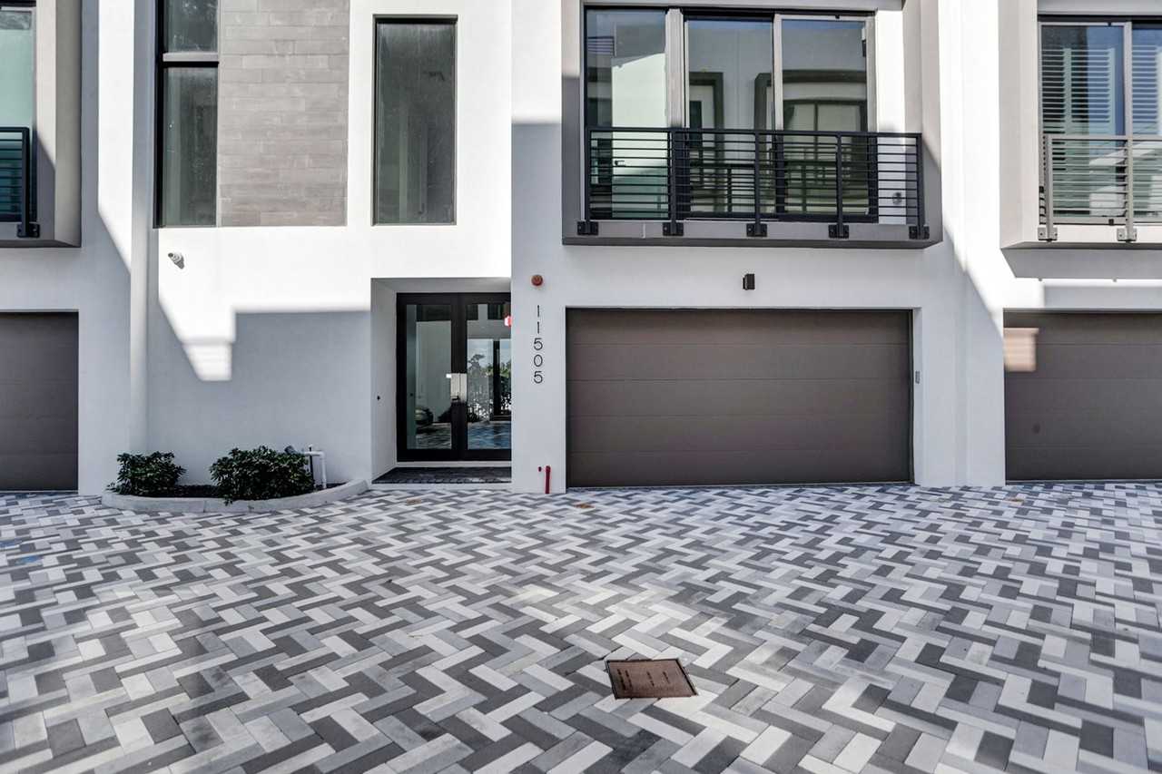 11505 Old Ocean Blvd - Photo 3 of 50