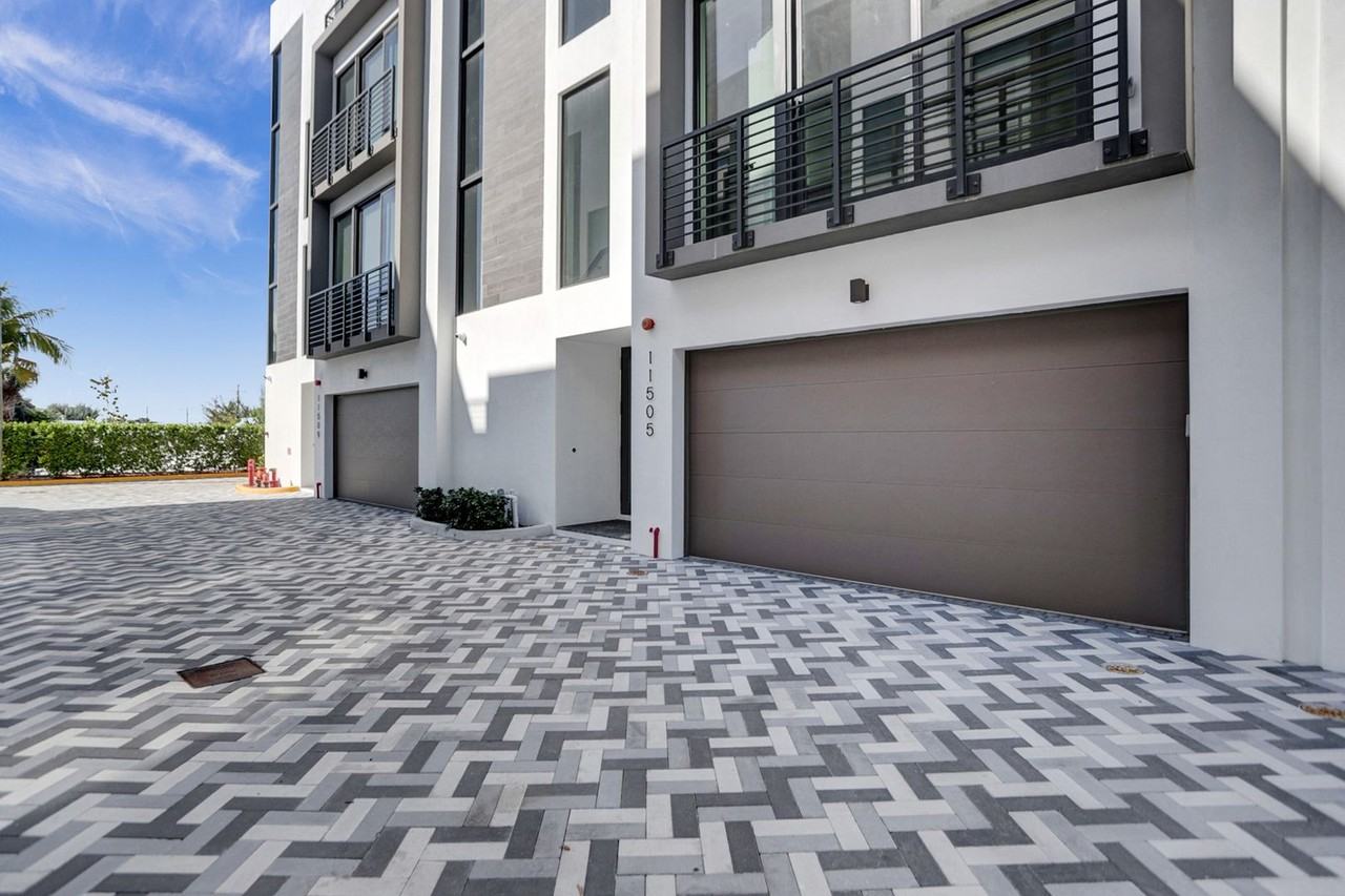 11505 Old Ocean Blvd - Photo 2 of 50