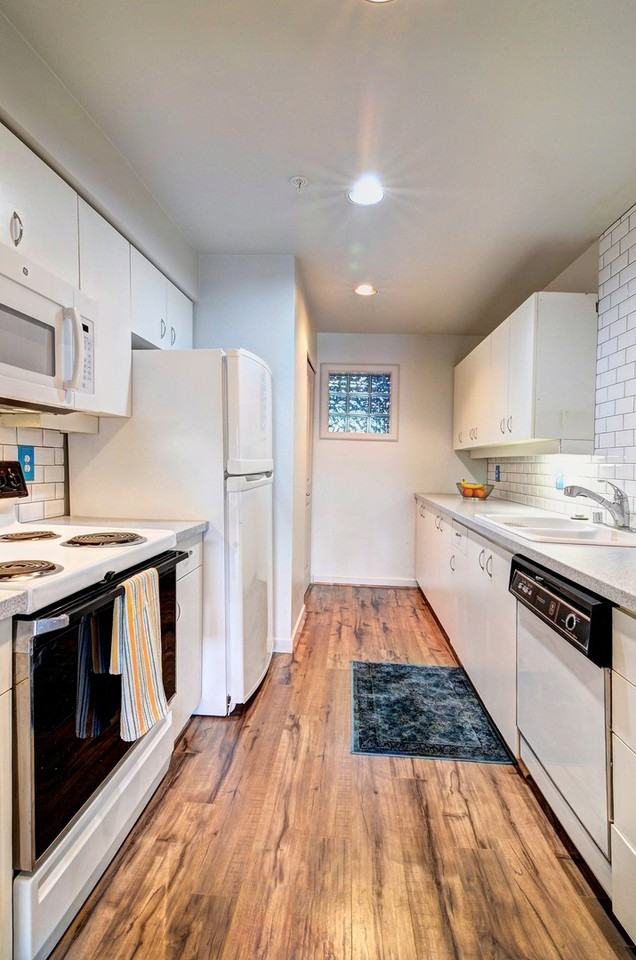 1504 1504 Aurora Ave N ONE OFF - Photo 4 of 12