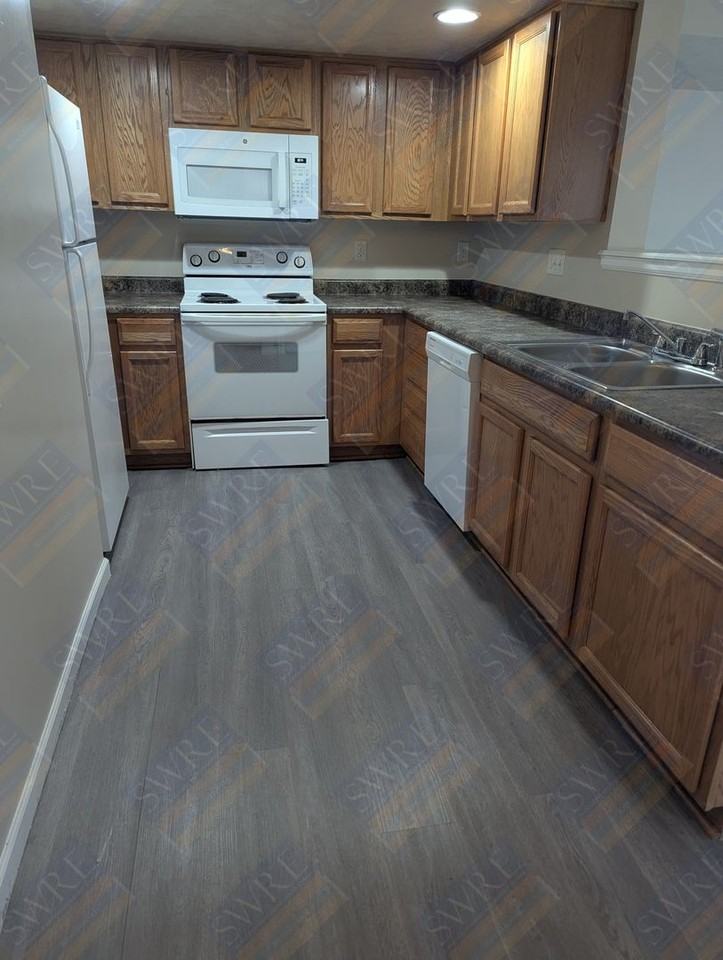 2704 Bastion Dr - Photo 4 of 16