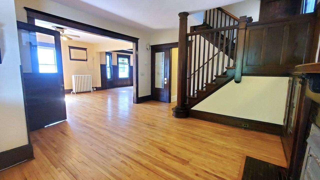 2204 Emerson Ave S - Photo 3 of 20