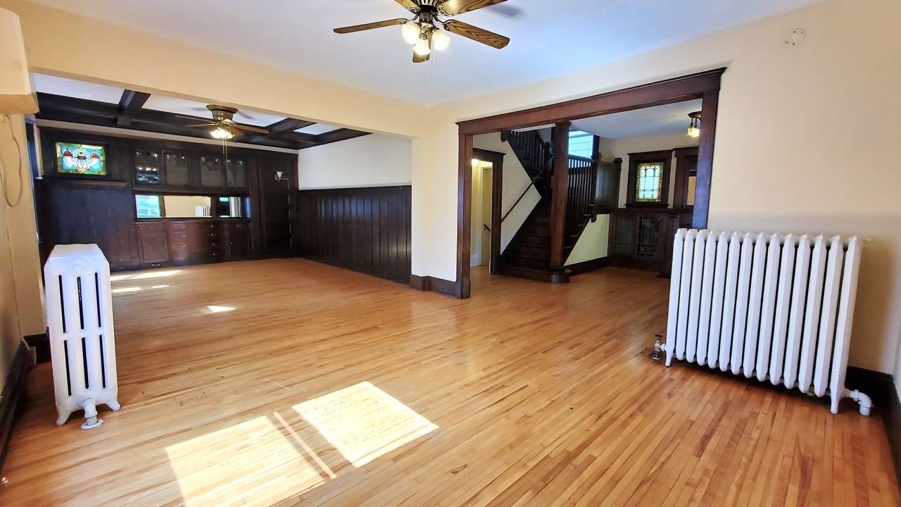 2204 Emerson Ave S - Photo 4 of 20