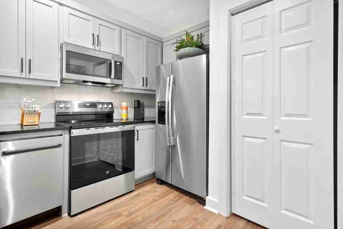 6305 Shannon Pkwy - Photo 3 of 20