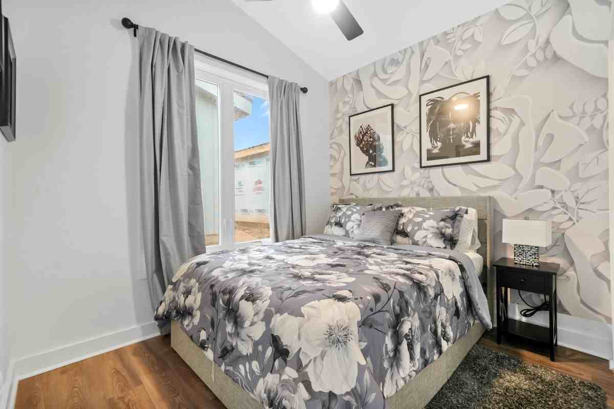 6305 Shannon Pkwy - Photo 4 of 20