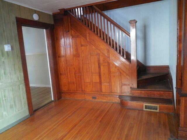 618 Addison St - Photo 3 of 10